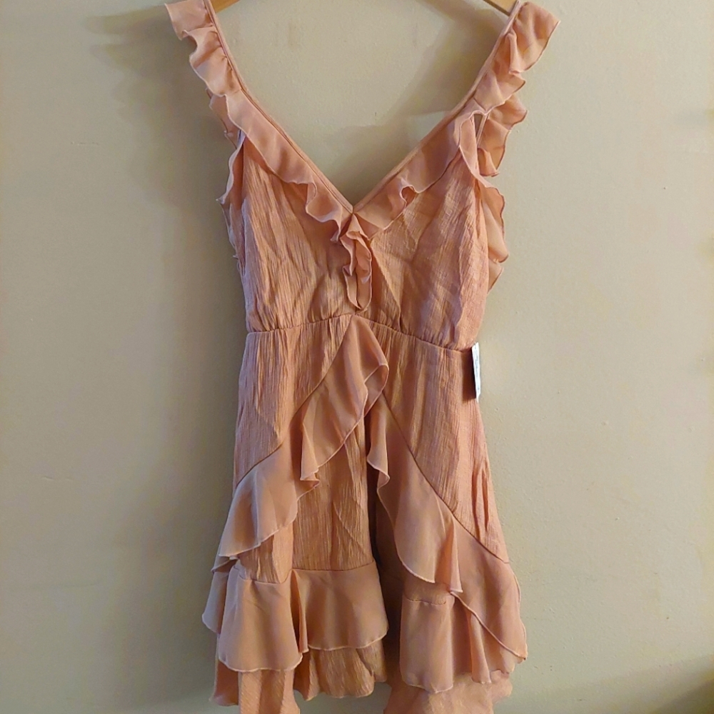 Ange Biba peachy beige ruffle sleeveless open back crepe dress. Size medium